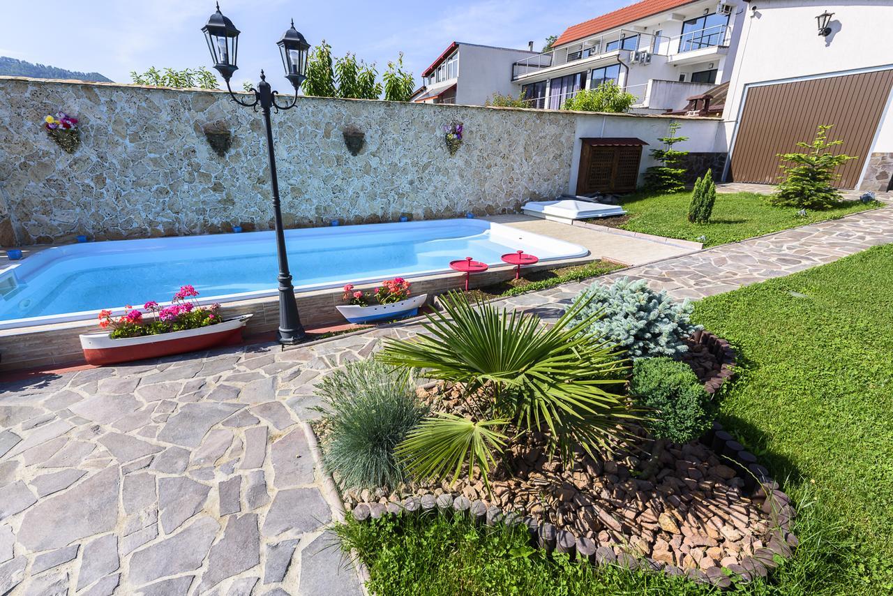 Casa Andrei Hotell Orşova Exteriör bild