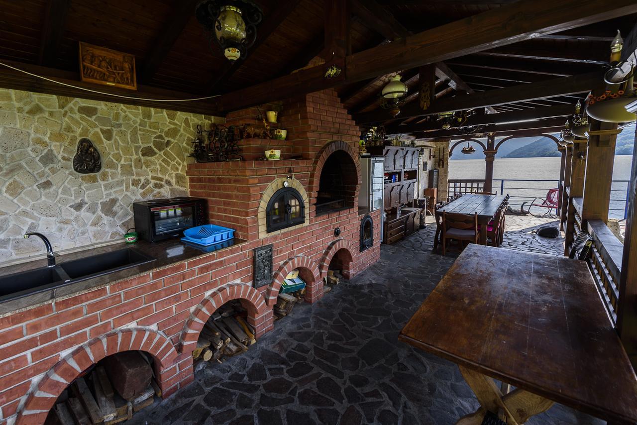 Casa Andrei Hotell Orşova Exteriör bild