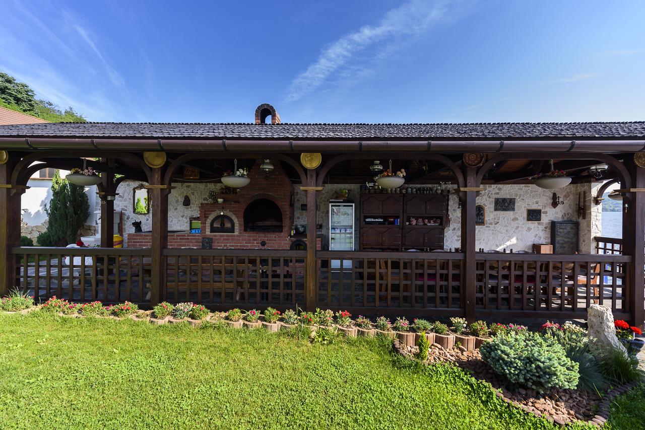 Casa Andrei Hotell Orşova Exteriör bild