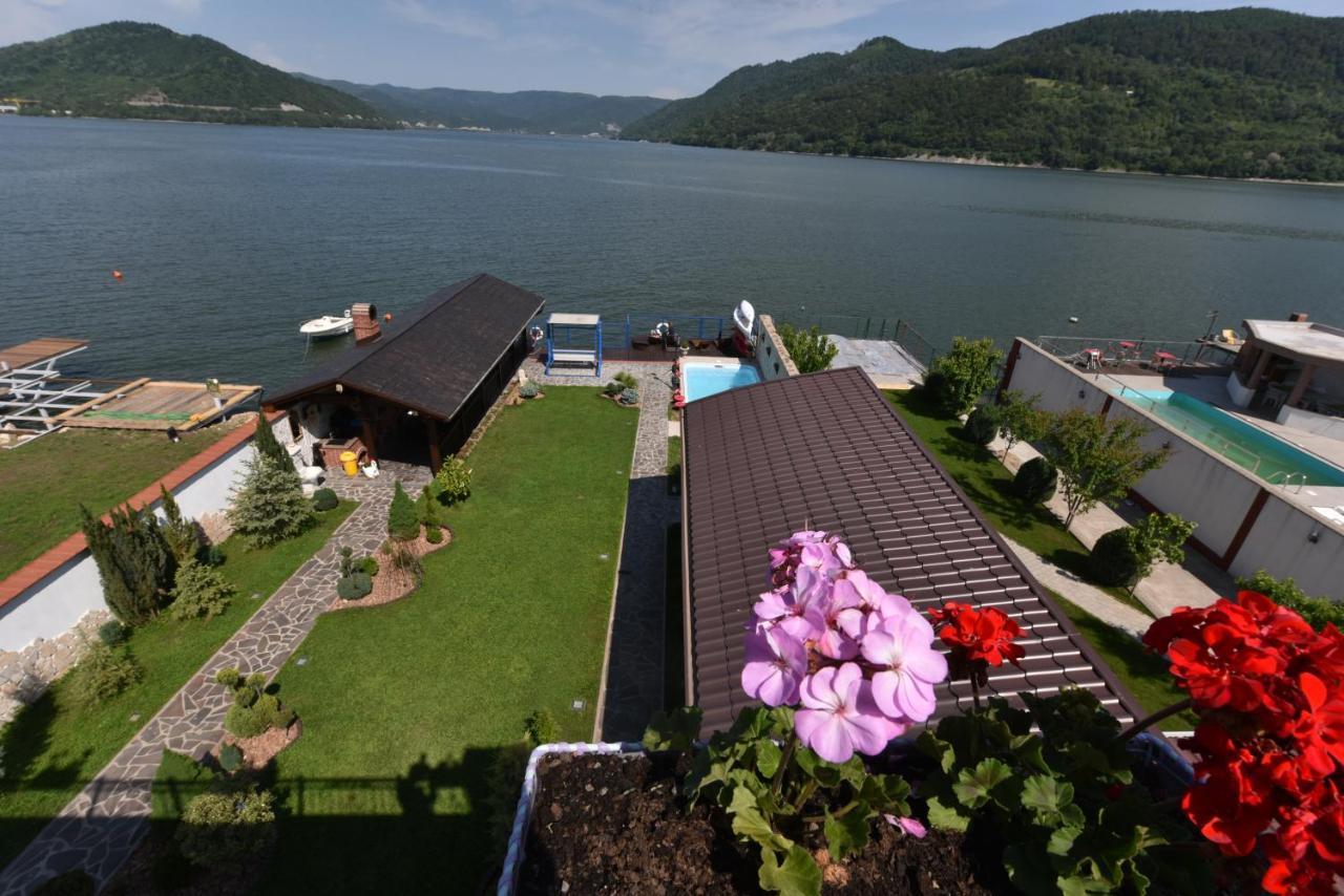 Casa Andrei Hotell Orşova Exteriör bild